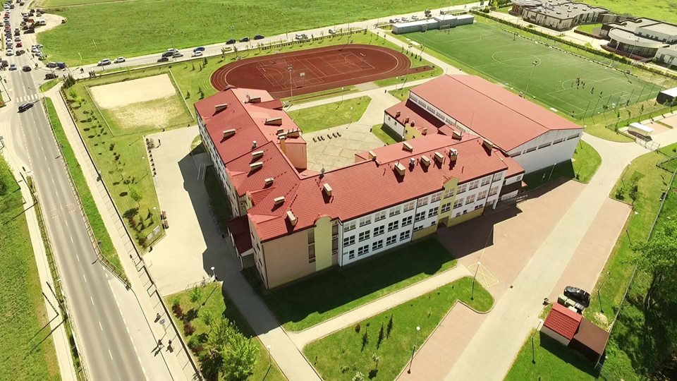 Szkoła średnia na wschodniej Białołęce